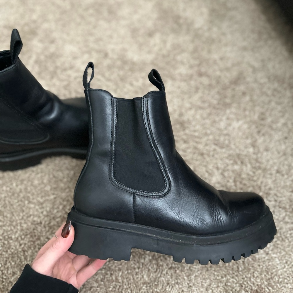 Women's Black Chelsea Lug Boot